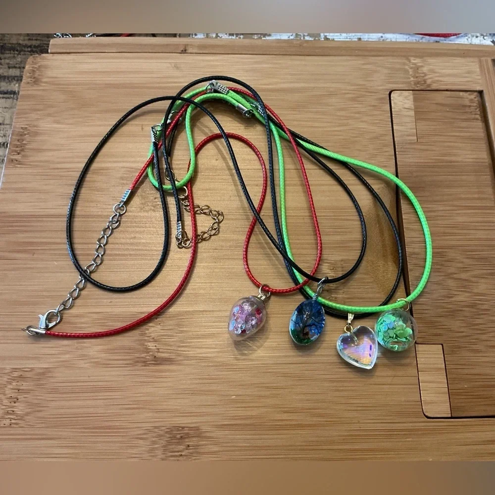 Set of 4 Pendant Necklace